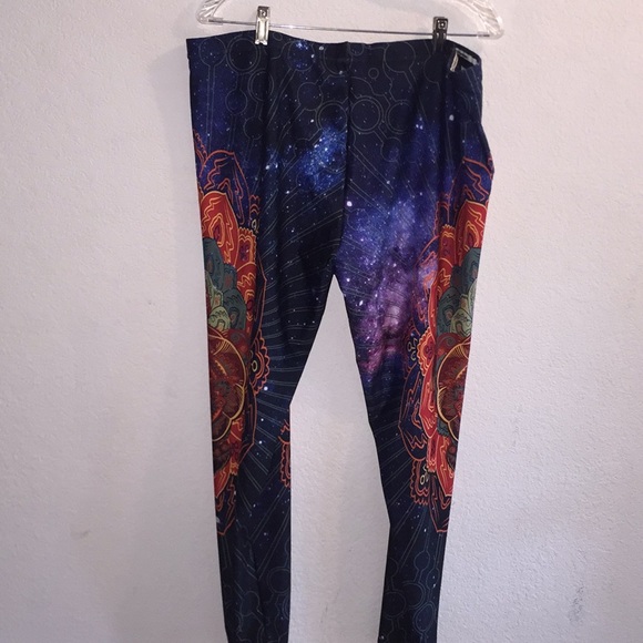 Brave New World Mandala Turtle Leggings - Picture 3 of 8